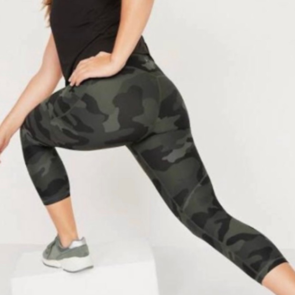 Old Navy Elevate Camo Print Leggings